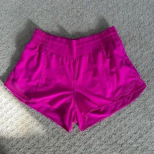 Lululemon magenta hotty hots 2.5 inch